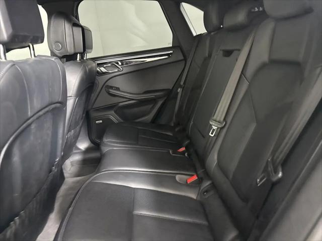 2022 Porsche Macan Standard