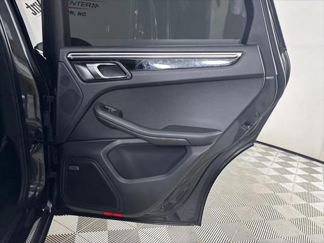 2022 Porsche Macan Standard