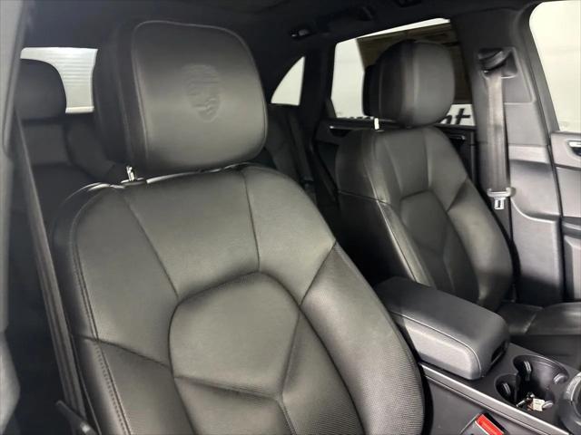 2022 Porsche Macan Standard