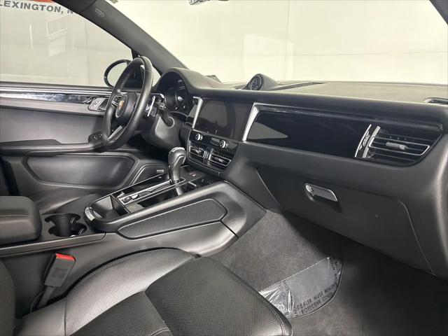 2022 Porsche Macan Standard