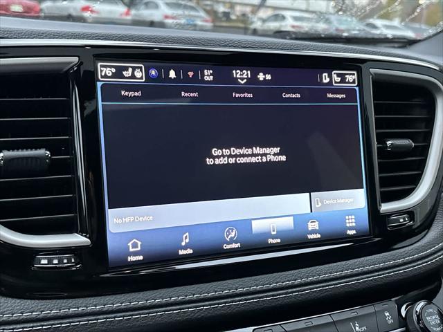 2026 Chrysler Pacifica Select