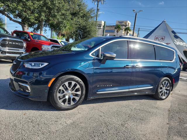 2024 Chrysler Pacifica Hybrid Pinnacle 2024 Chrysler Pacifica Hybrid Pinnacle
