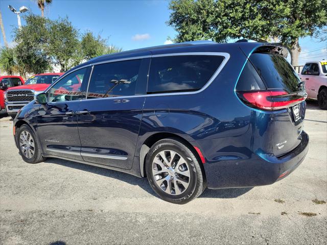 2024 Chrysler Pacifica Hybrid Pinnacle 2024 Chrysler Pacifica Hybrid Pinnacle