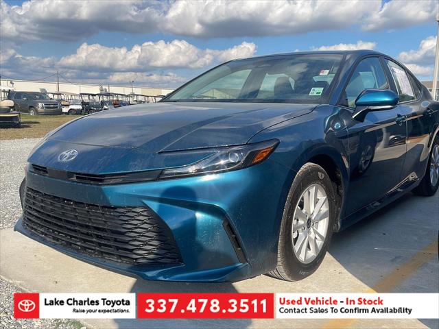 2025 Toyota Camry LE's photo