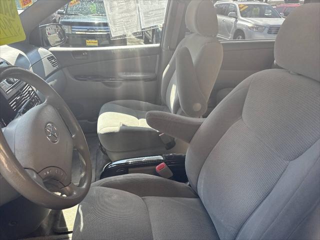 2005 Toyota Sienna LE