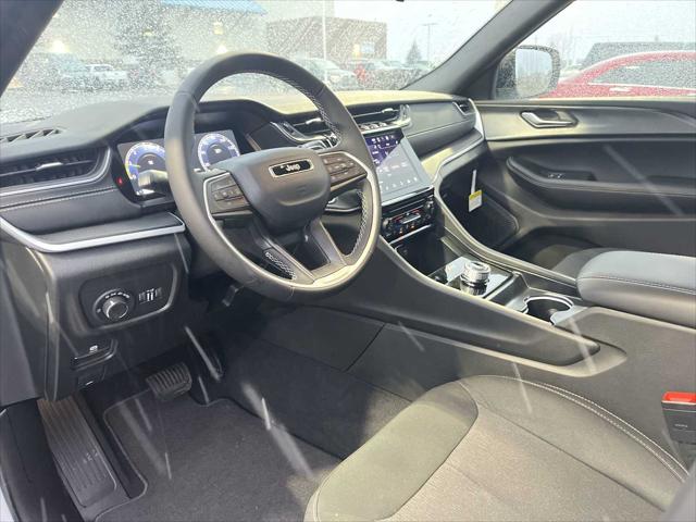 2025 Jeep Grand Cherokee GRAND CHEROKEE LAREDO 4X4