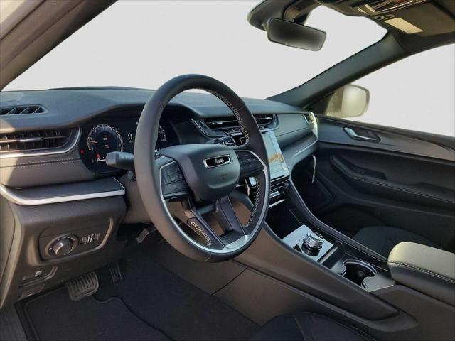 2025 Jeep Grand Cherokee GRAND CHEROKEE L LAREDO X 4X4