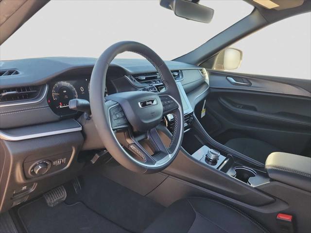 2025 Jeep Grand Cherokee GRAND CHEROKEE L LAREDO X 4X4