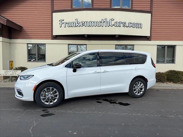 2026 Chrysler Pacifica PACIFICA SELECT AWD