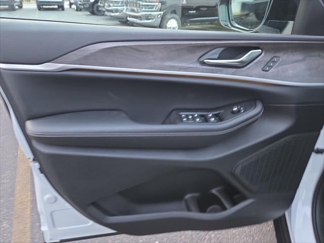 2025 Jeep Grand Cherokee Limited 4x2