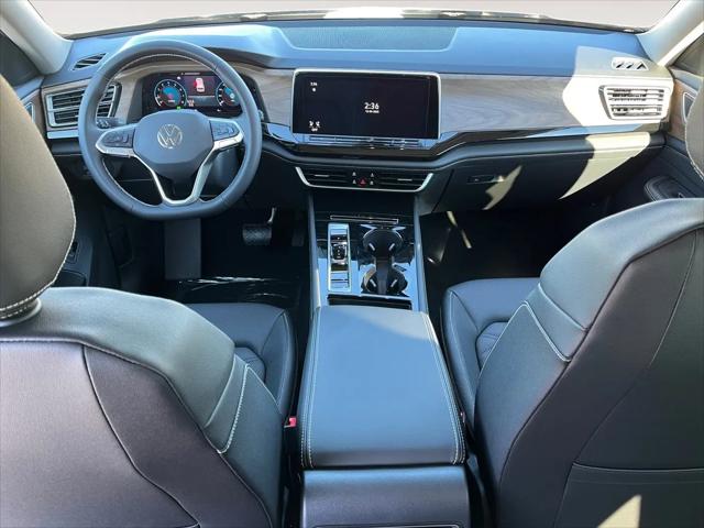2026 Volkswagen Atlas SE with Technology