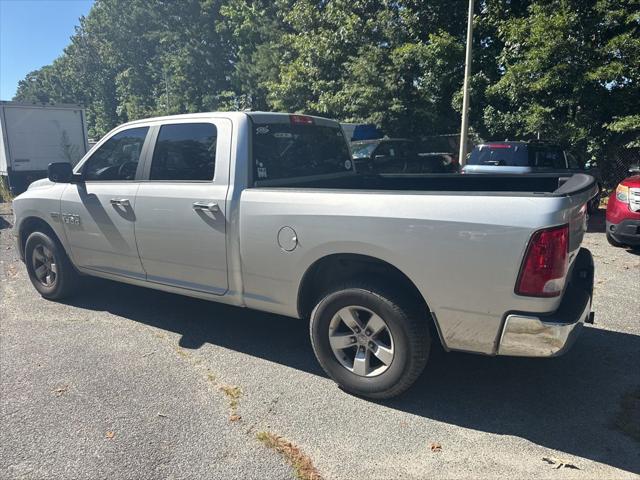 2017 RAM 1500 SLT Crew Cab 4x4 64 Box 2017 RAM 1500 SLT Crew Cab 4x4 64 Box