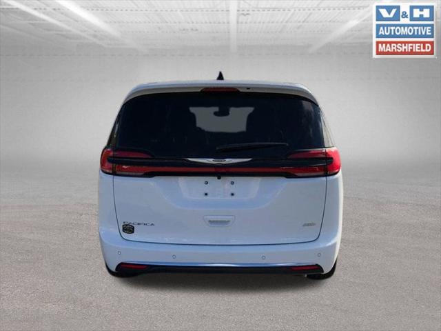 2026 Chrysler Pacifica Select AWD