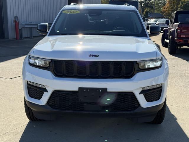 2023 Jeep Grand Cherokee Limited 4x4 2023 Jeep Grand Cherokee Limited 4x4
