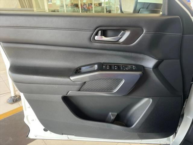 2023 Nissan Pathfinder SL FWD