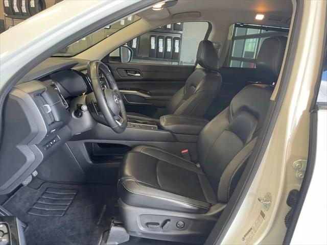 2023 Nissan Pathfinder SL FWD