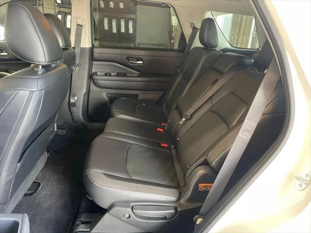 2023 Nissan Pathfinder SL FWD