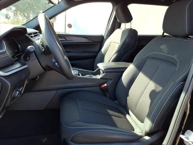 2024 Jeep Grand Cherokee L Laredo 4x2 2024 Jeep Grand Cherokee L Laredo 4x2