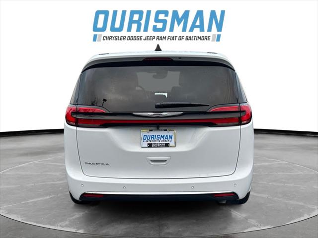 2026 Chrysler Pacifica Select