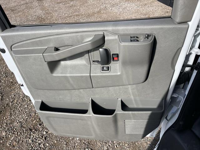 2025 GMC Savana Passenger RWD 3500 Extended Wheelbase LS