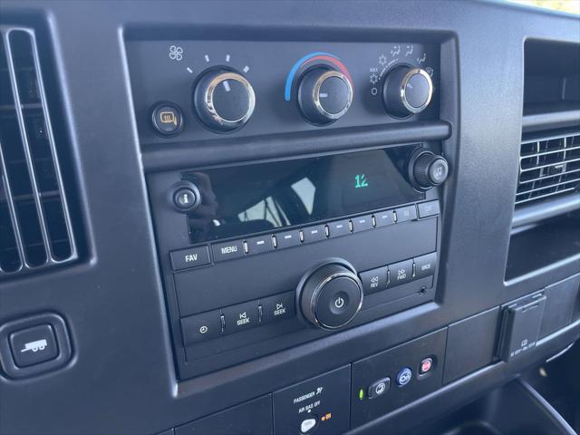 2025 GMC Savana Passenger RWD 3500 Extended Wheelbase LS