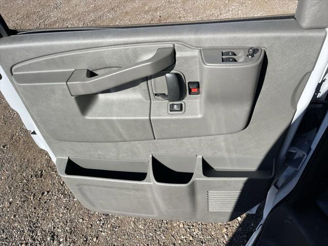 2025 GMC Savana Passenger RWD 3500 Extended Wheelbase LS