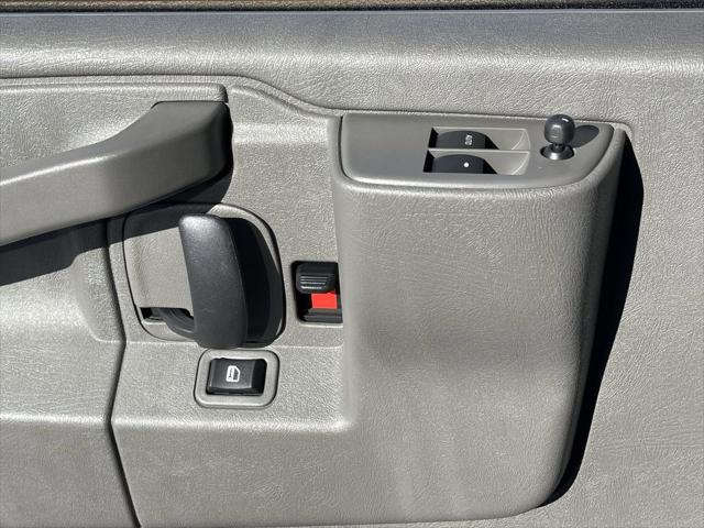 2025 GMC Savana Passenger RWD 3500 Extended Wheelbase LS