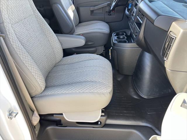 2025 GMC Savana Passenger RWD 3500 Extended Wheelbase LS
