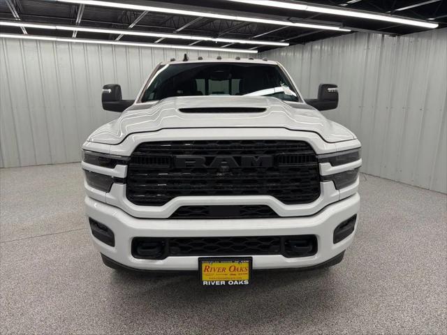 2026 RAM Ram 3500 RAM 3500 LIMITED CREW CAB 4X4 8 BOX