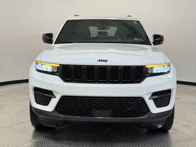 2022 Jeep Grand Cherokee Altitude 4x4 2022 Jeep Grand Cherokee Altitude 4x4