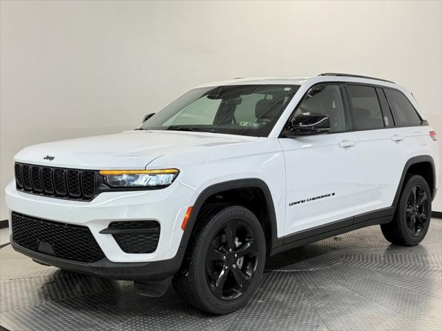 2022 Jeep Grand Cherokee Altitude 4x4 2022 Jeep Grand Cherokee Altitude 4x4