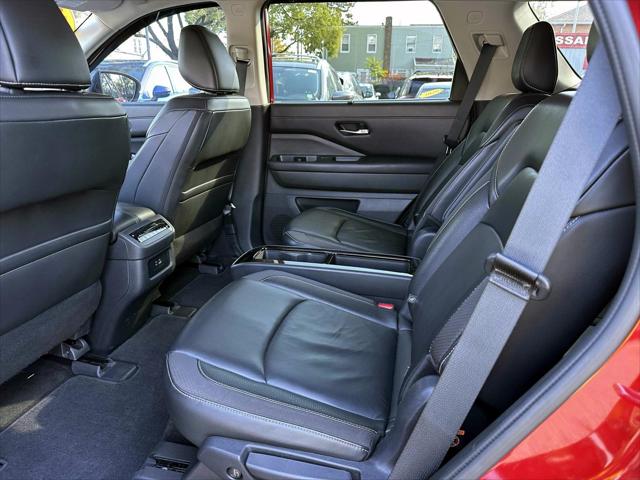 2024 Nissan Pathfinder SL 4WD [13]