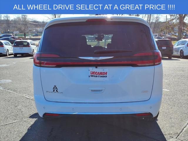 2026 Chrysler Pacifica Select AWD