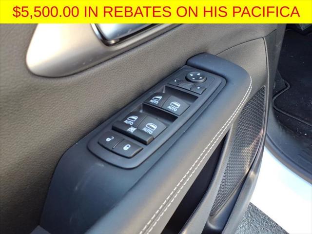 2026 Chrysler Pacifica Select AWD