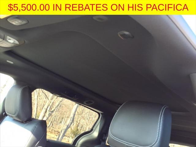 2026 Chrysler Pacifica Select AWD