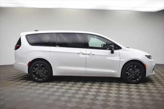 2026 Chrysler Pacifica PACIFICA SELECT AWD