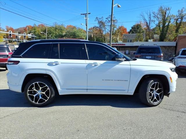 2022 Jeep Grand Cherokee Summit Reserve 4x4 2022 Jeep Grand Cherokee Summit Reserve 4x4