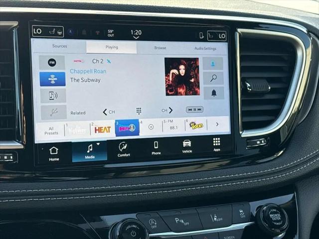2026 Chrysler Pacifica Select