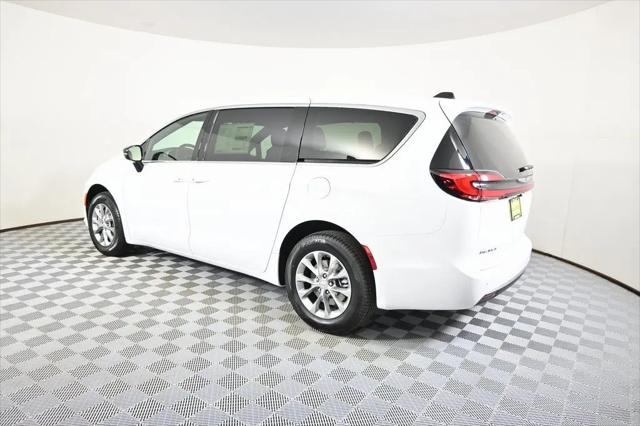 2026 Chrysler Pacifica Select AWD