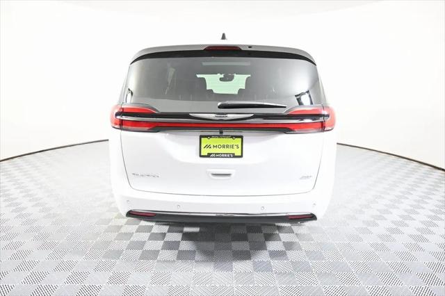 2026 Chrysler Pacifica Select AWD