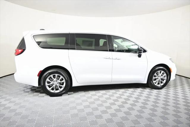 2026 Chrysler Pacifica Select AWD