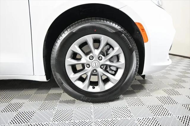 2026 Chrysler Pacifica Select AWD