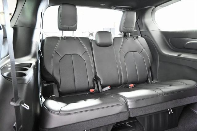 2026 Chrysler Pacifica Select AWD