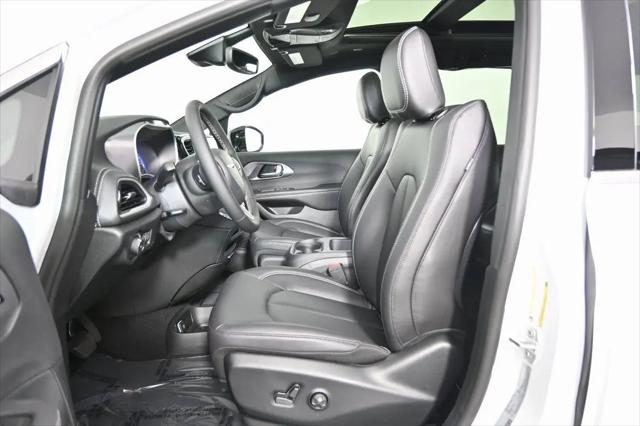 2026 Chrysler Pacifica Select AWD