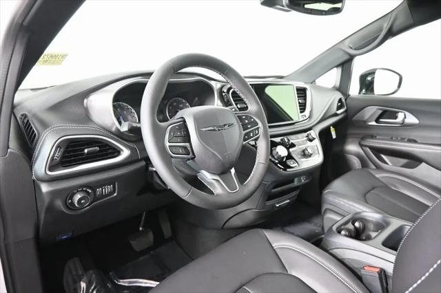2026 Chrysler Pacifica Select AWD