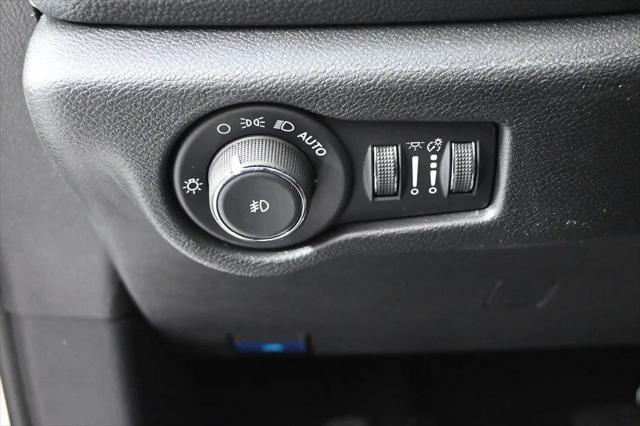 2026 Chrysler Pacifica Select AWD
