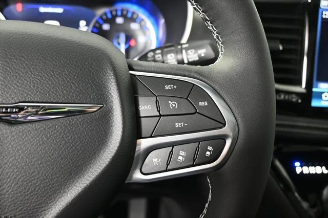 2026 Chrysler Pacifica Select AWD