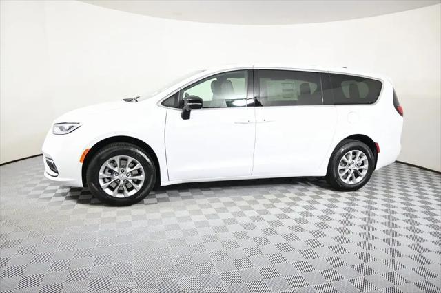 2026 Chrysler Pacifica Select AWD