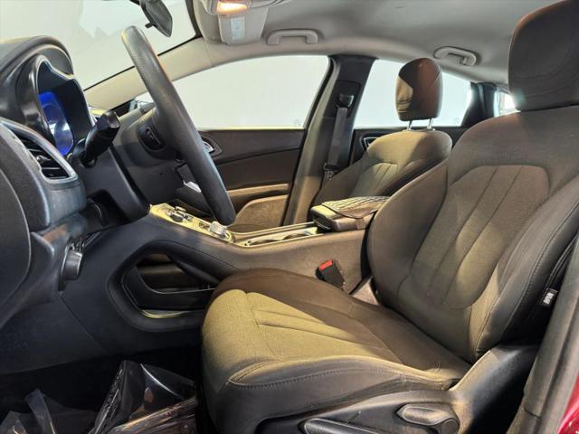 2016 Chrysler 200 LX
