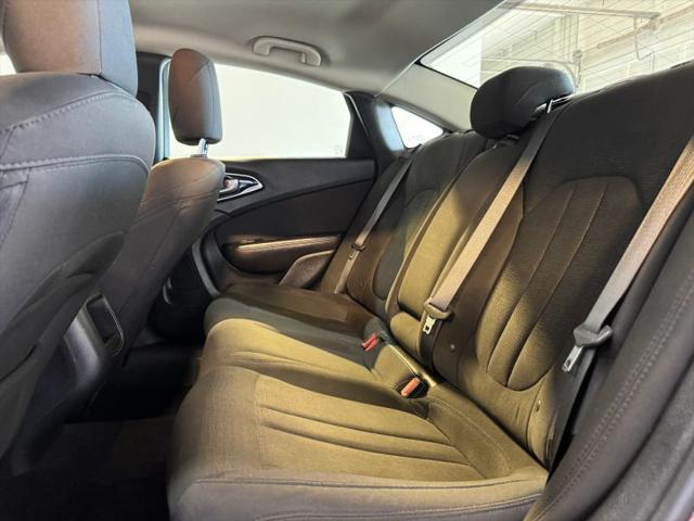 2016 Chrysler 200 LX